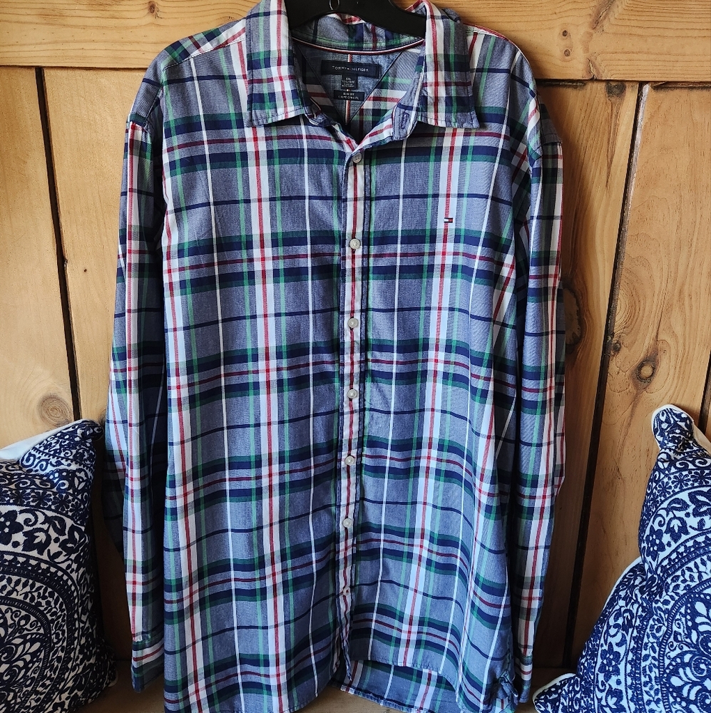 Mens collared button down plaid Tommy Hilfiger shirt slim fit size 2XL/XXL